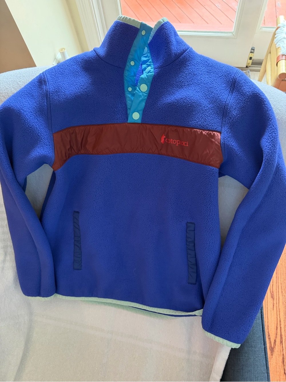 beautiful blue Cotopaxi women’s L Blue Fleece 4 snap Pullover w Maroon accent